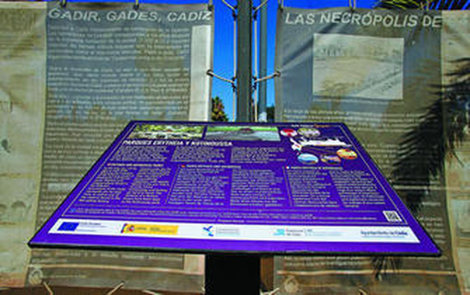 Uno de los atriles instalados en los enclaves vinculados al pasado fenicio de la ciudad.