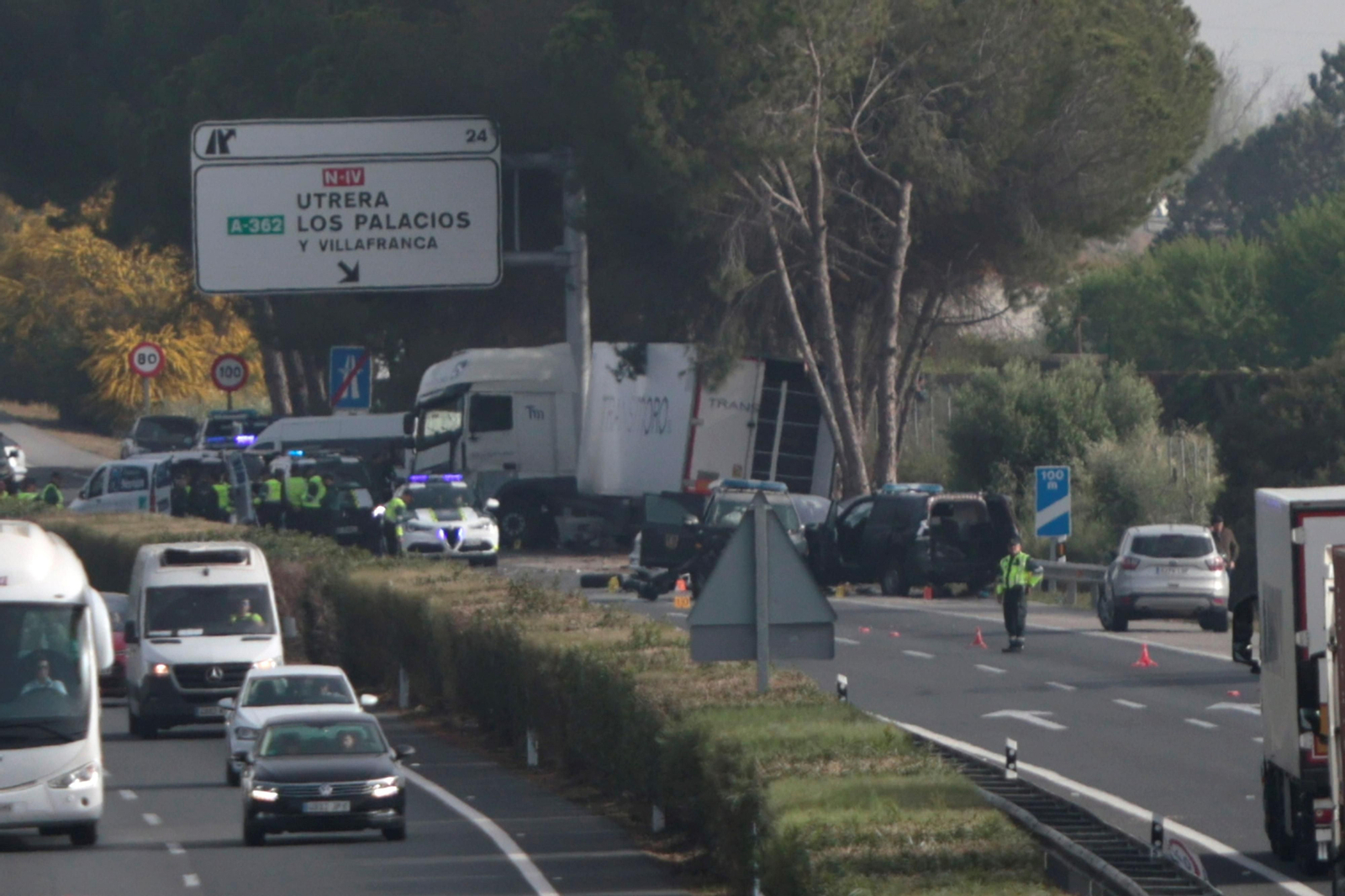 El camión de la empresa onubense tras el accidente. El camión de la empresa onubense tras el accidente.