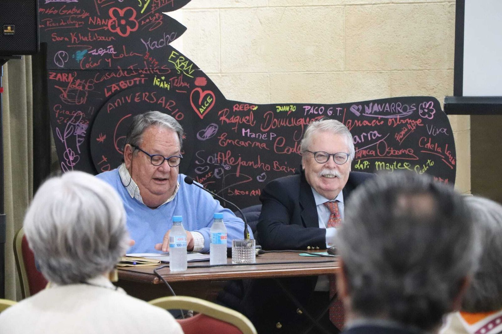 Antonio Arcas, junto a Nicolás Terry en la primera de las conferencias, celebrada el martes.
