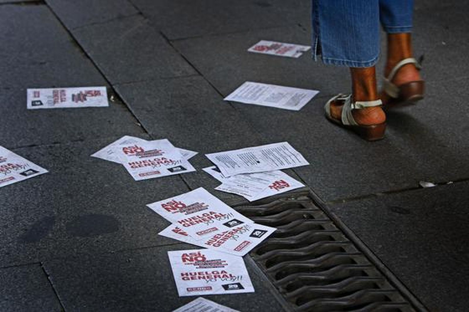Los piquetes tomaron el centro de la capital desde primera hora de la mañana para impedir la apertura de comercios y empresas. /Julio González