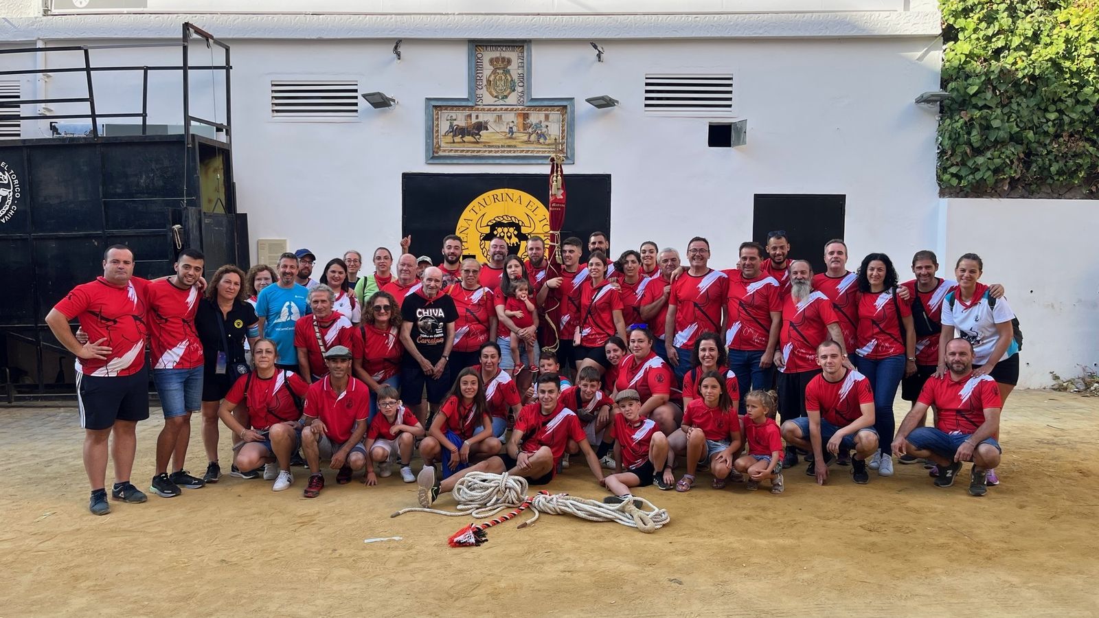 Foto de familia de los participantes en la muestra.