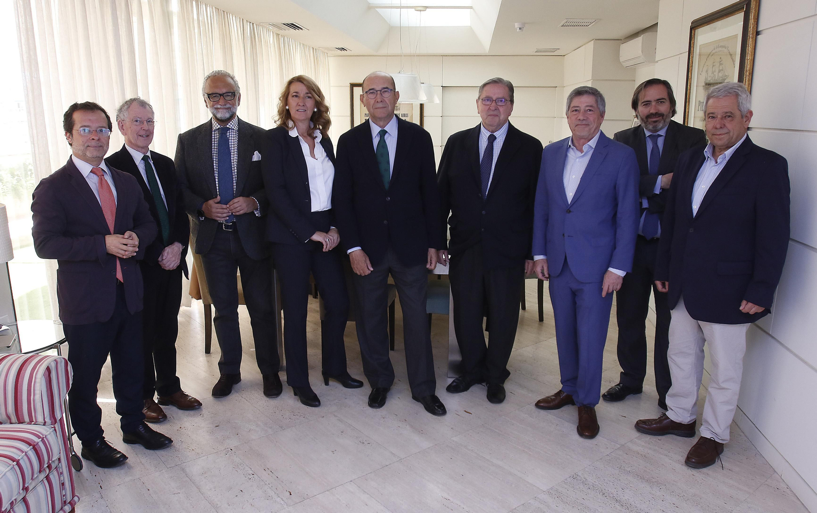 Los economistas que escriben en los diarios del Grupo Joly, junto a Alberto Grimaldi y Juan Manuel Marqués.