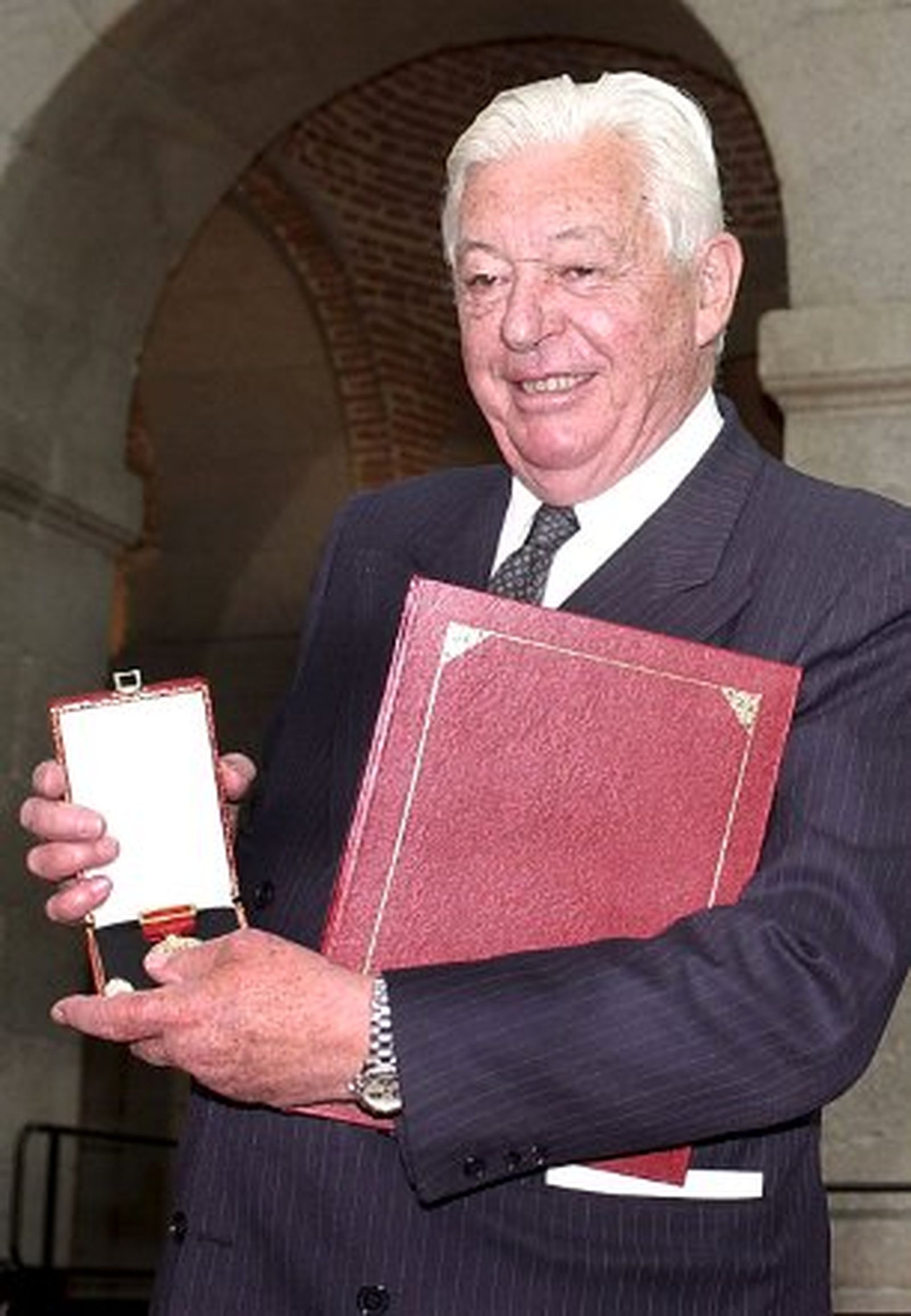 Muere Guillermo Luca de Tena, presidente de Honor del periódico ABC