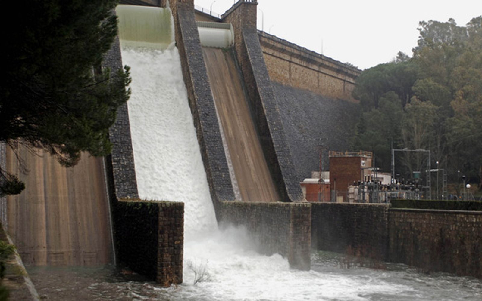 El pantano de Los Hurones, el pasado año, en pleno desembalse de agua. /Ramón Aguilar