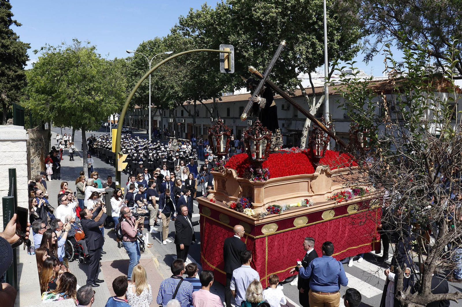 La Redención ante la residencia de mayores Santa Teresa Jornet.