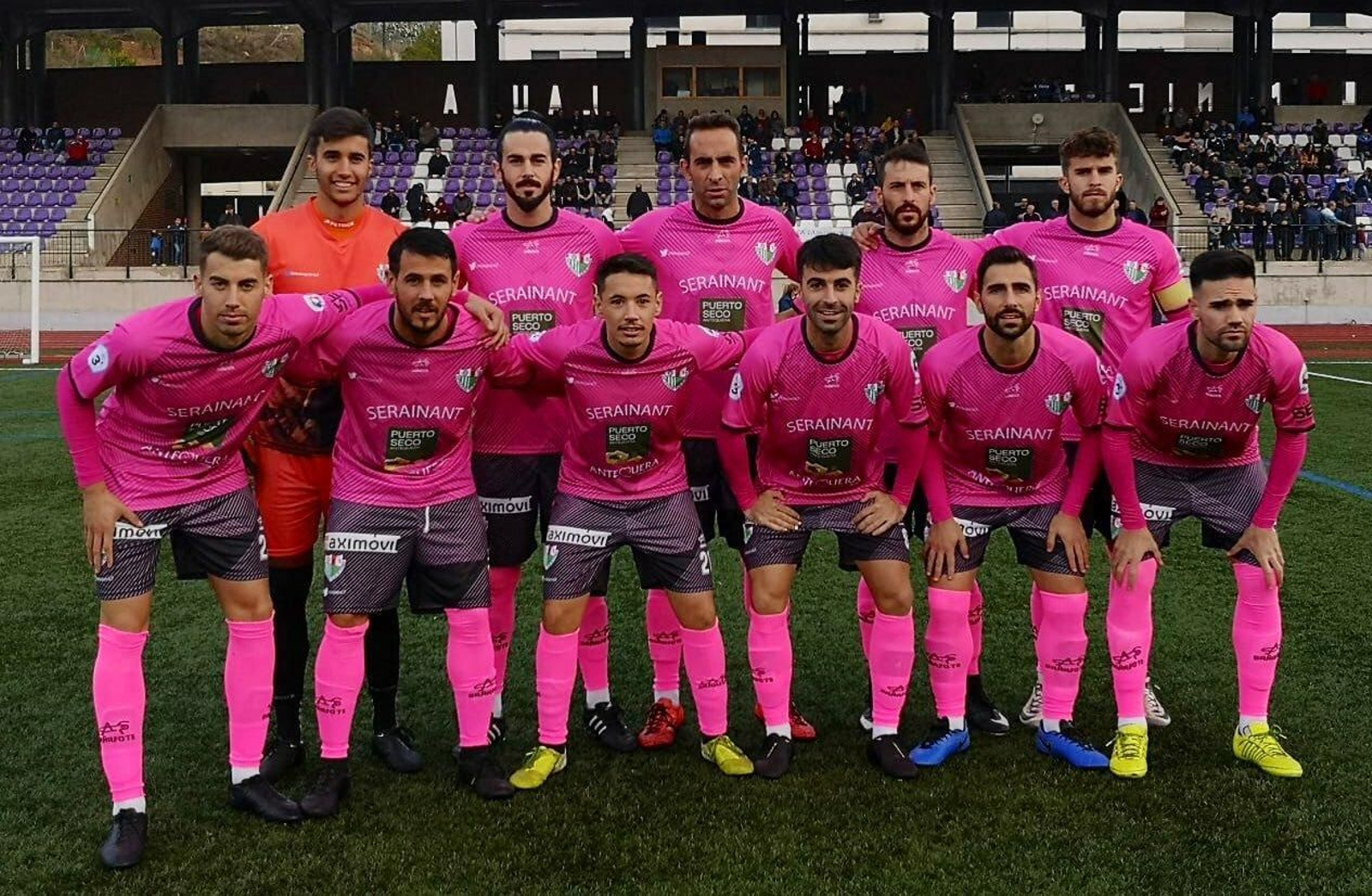 El Antequera antes de empezar su partido contra el Loja. El Antequera antes de empezar su partido contra el Loja.