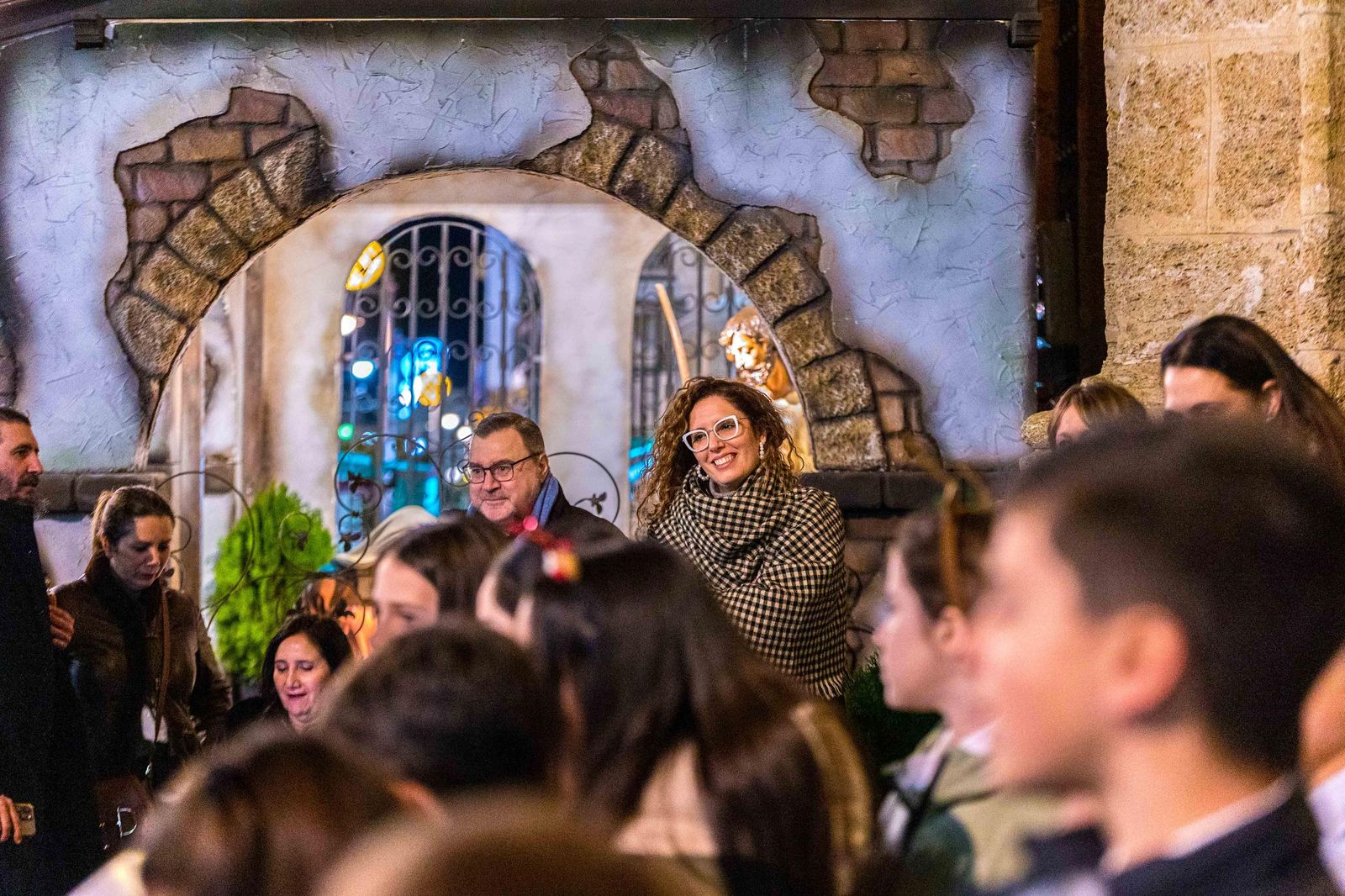 Bendecido el belén 'clásico' de San Fernando en el cancel de la Iglesia Mayor