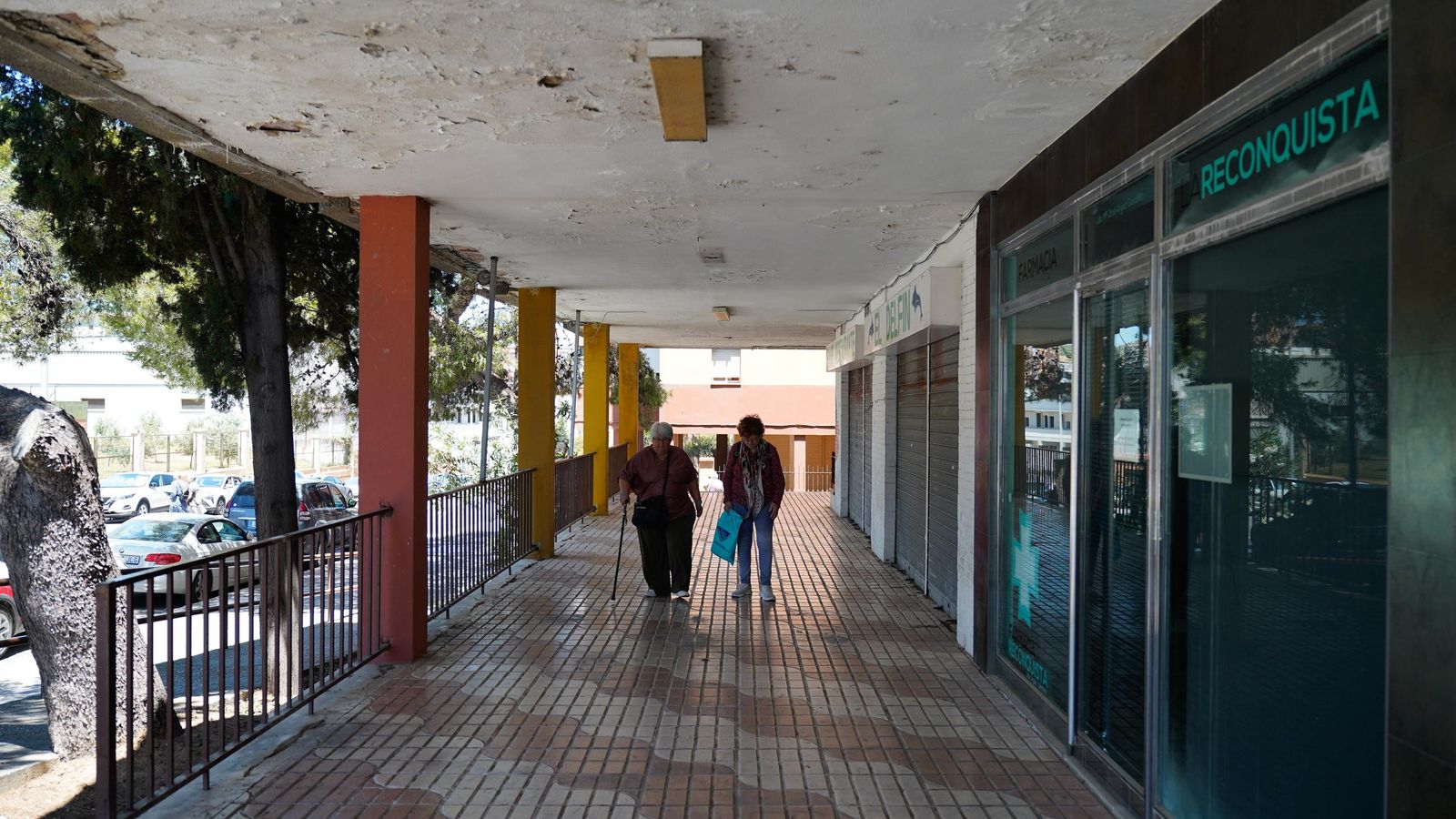 Así es la dejadez en el Centro Cívico de la reconquista.