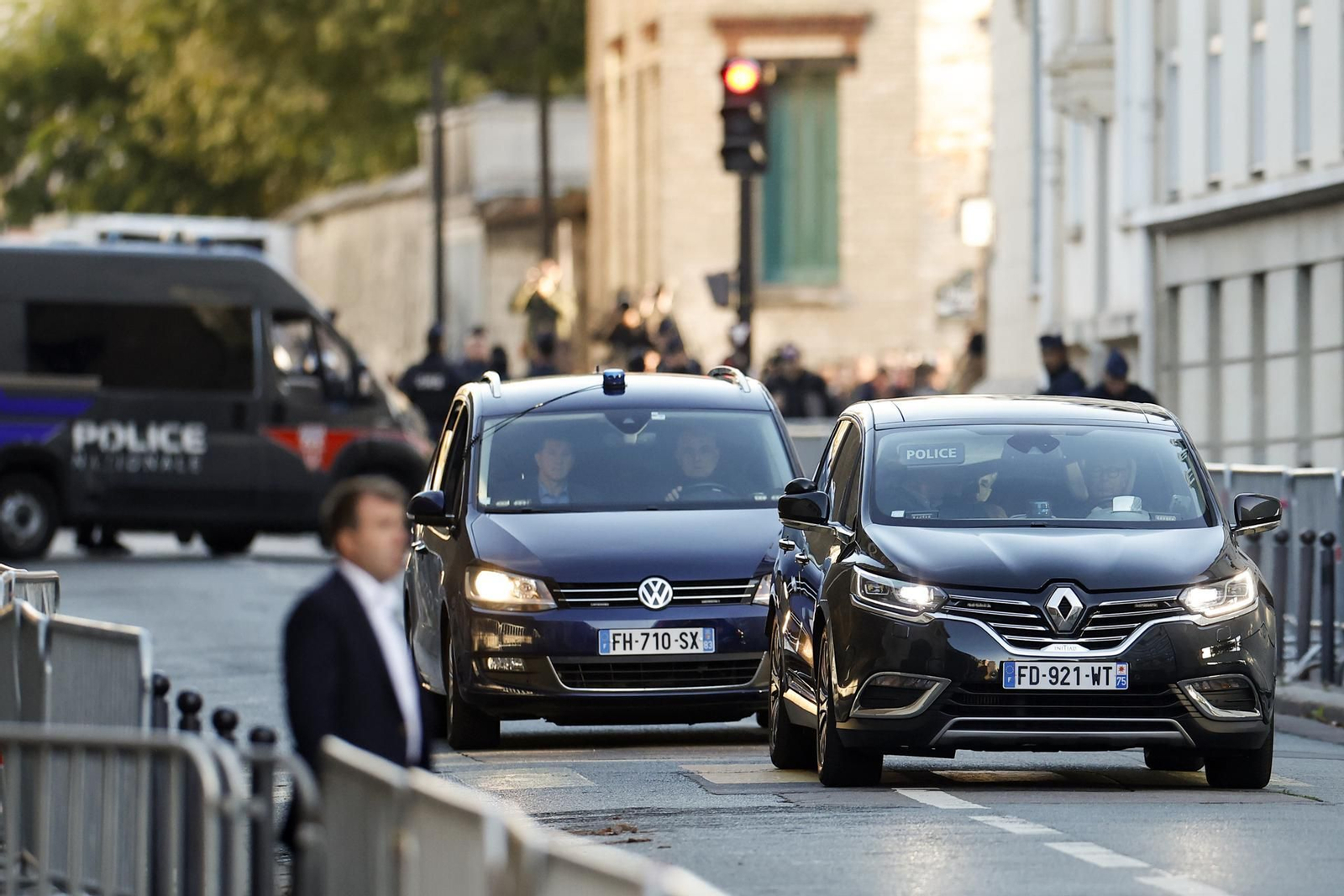 Las fotos de la entrada en la cárcel de Nicolás Sarkozy