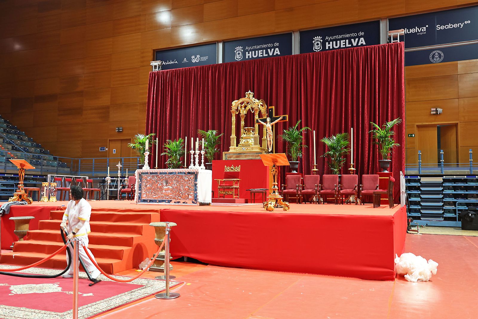 Últimos preparativos para la Misa funeral por las víctimas de Adamuz