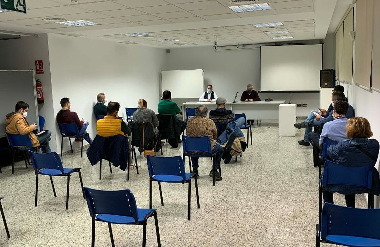 Un momento de la reunión del consejo escolar municipal de Puente Genil.