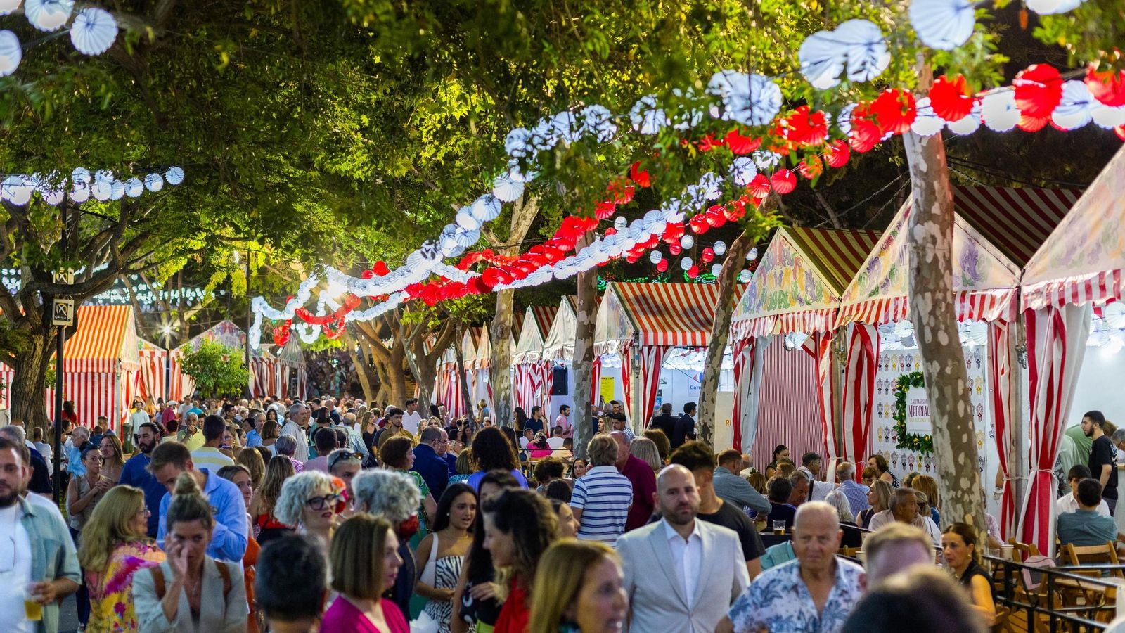 Las imágenes de la primera noche de la Feria del Carmen y de la Sal Las imágenes de la primera noche de la Feria del Carmen y de la Sal