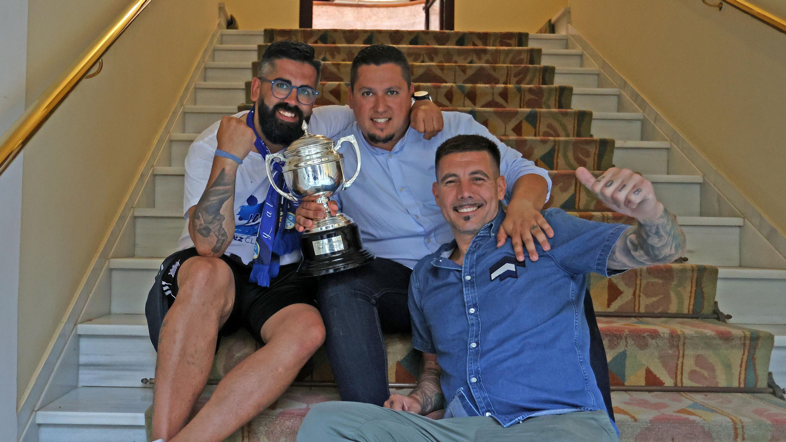 Baño de masas del Xerez CD en Jerez por su ascenso