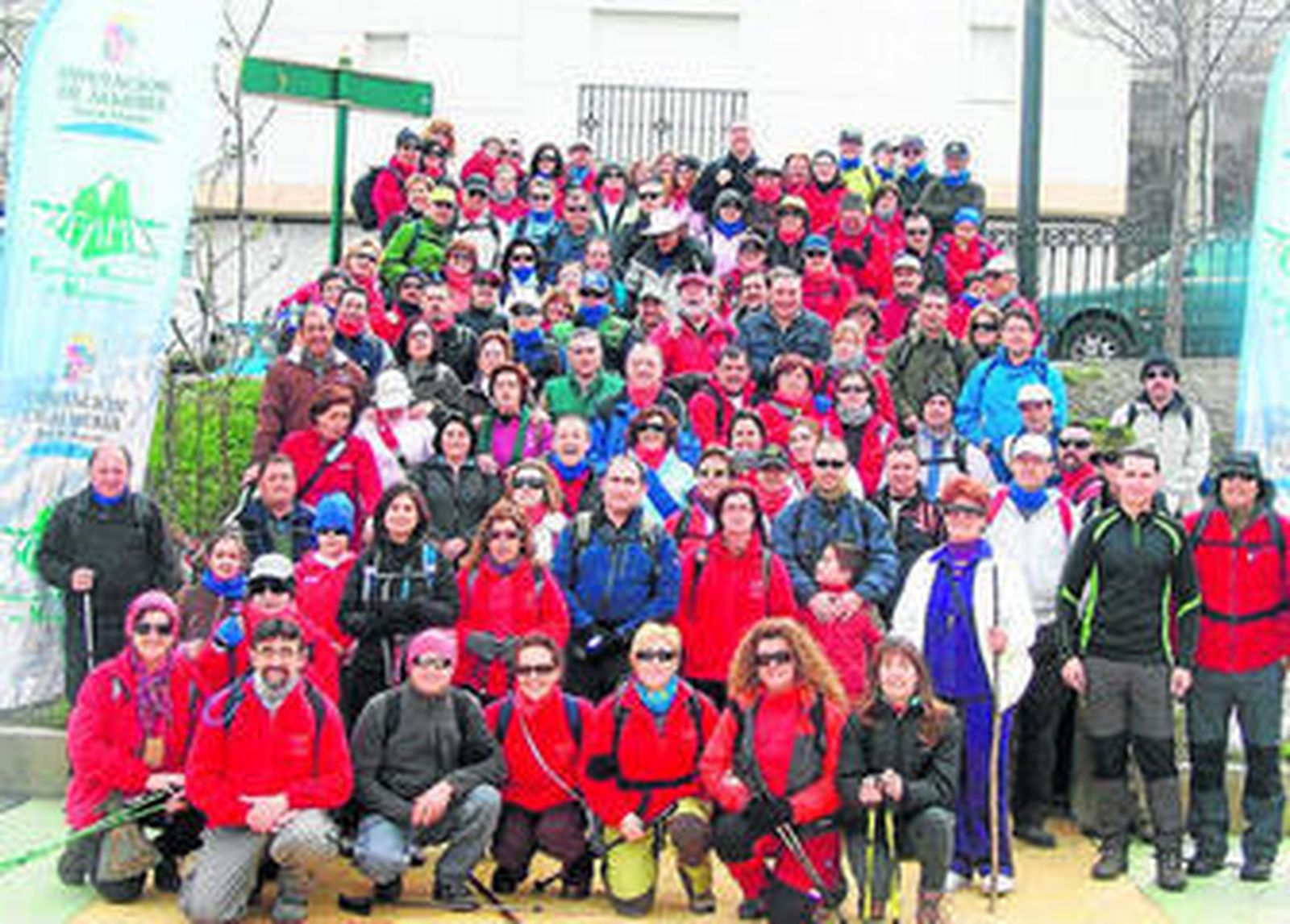Los participantes en el sendero abrucense.