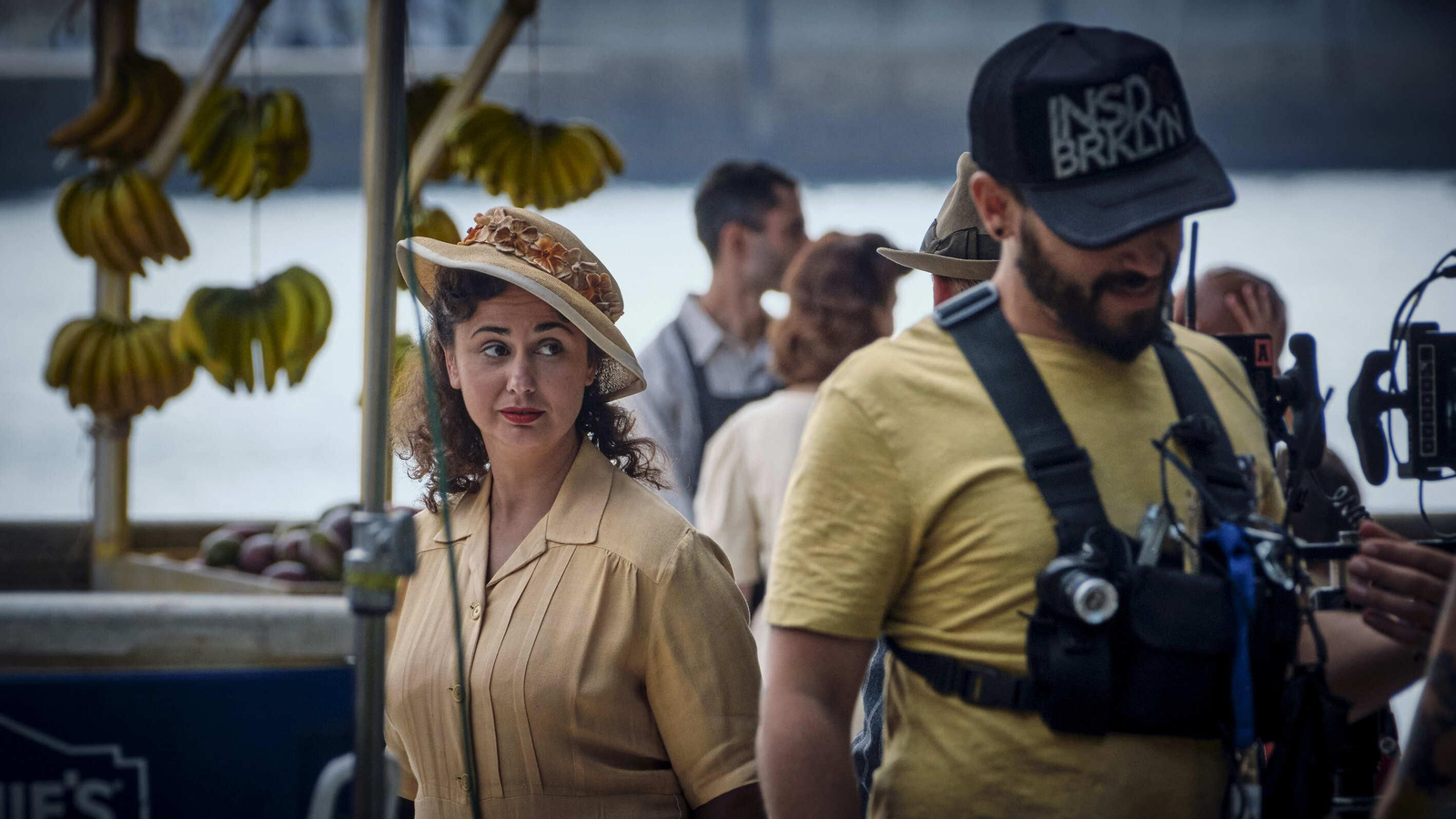 Momento del rodaje, en la Alameda, de la serie de Disney+ con Logan Lerman como protagonista.