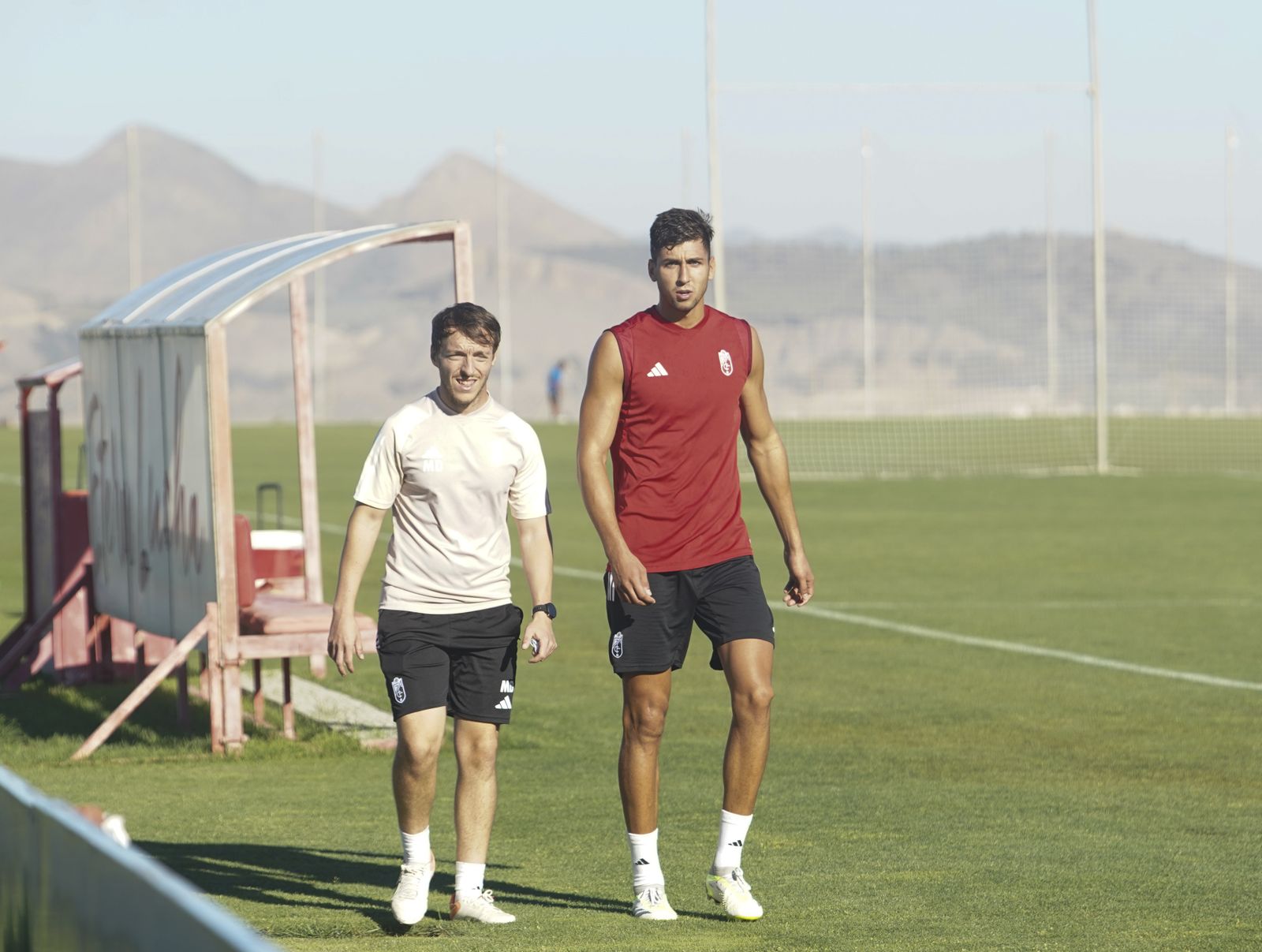 El canterano Raúl Torrente no termina de trabajar con el grupo.