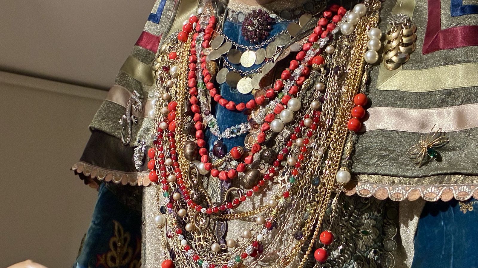 Los adornos que luce la imagen de Herodes.