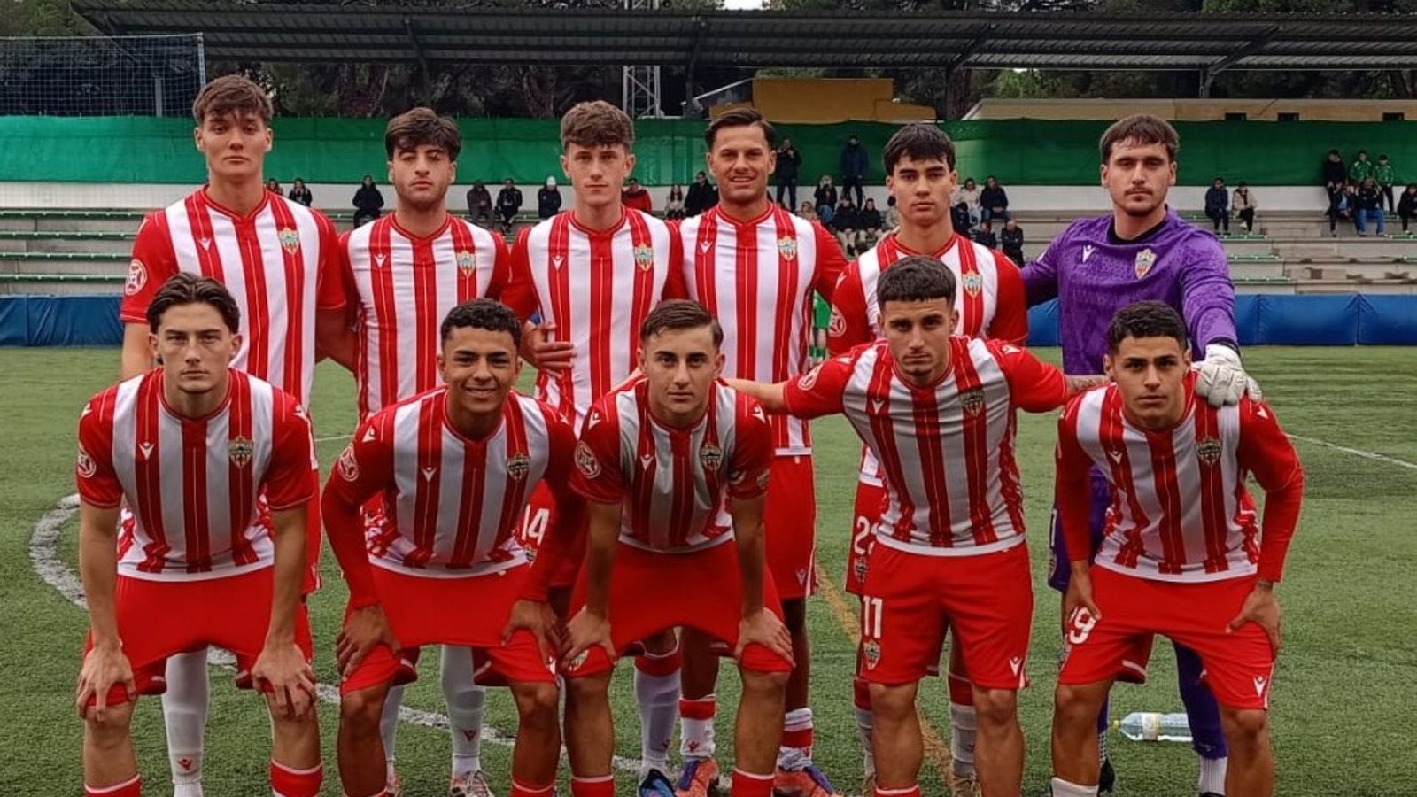 Alineación inicial del conjunto rojiblanco en su visita al campo del Vázquez Cultural.