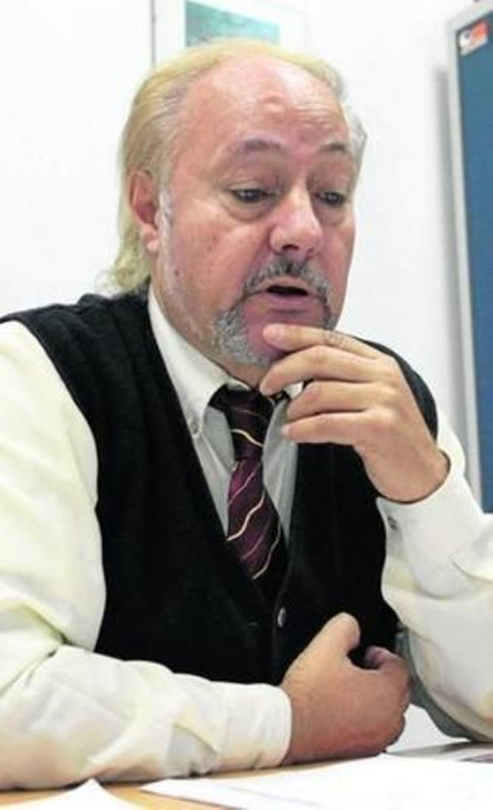 Fernando Segundo Moya, en su despacho de la facultad.