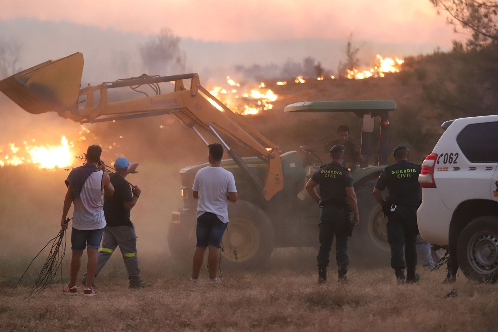 Imágenes del incendio en Almonaster La Real