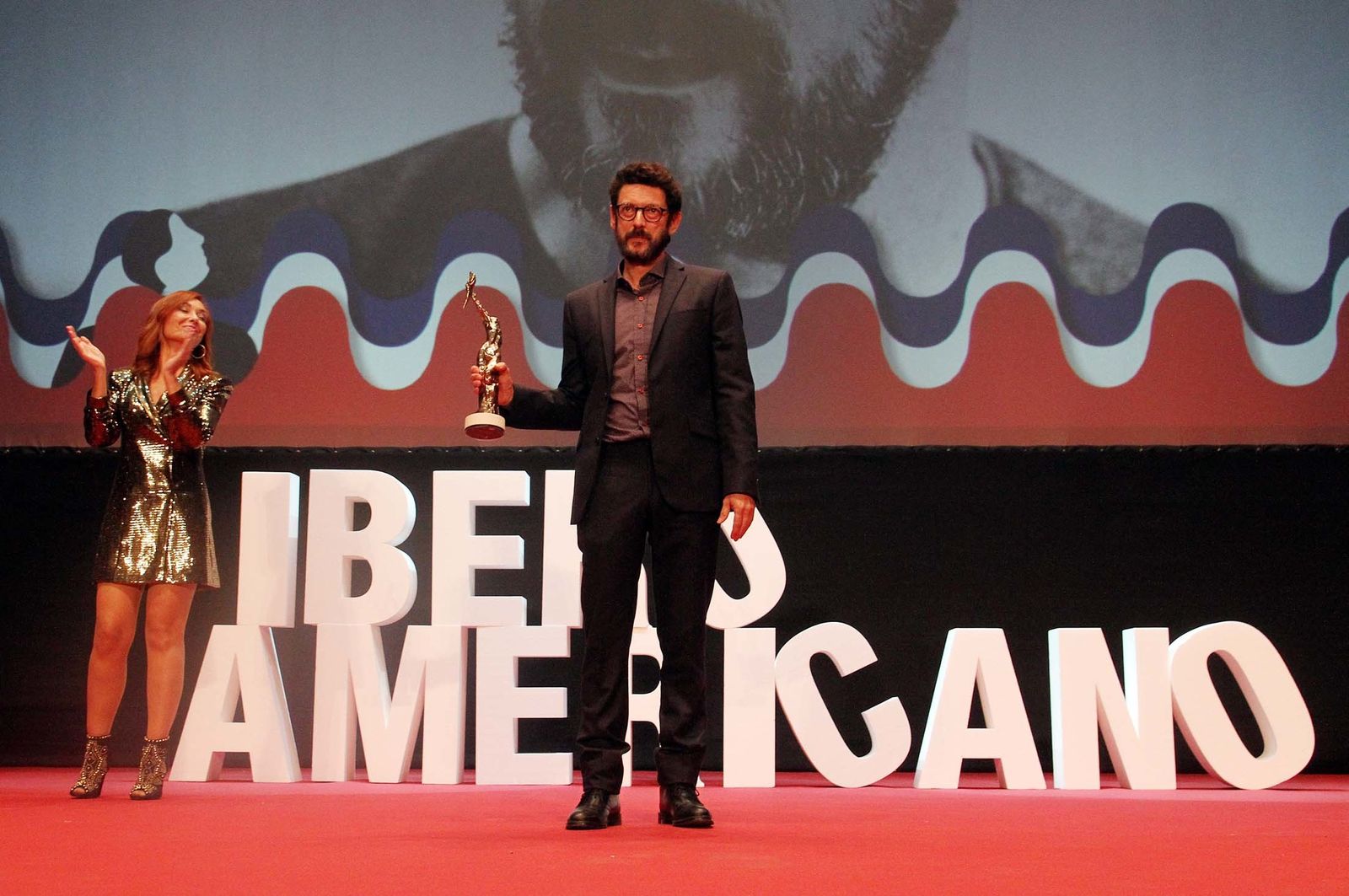 El actor Manolo Solo recibe el Premio Luz, en imágenes