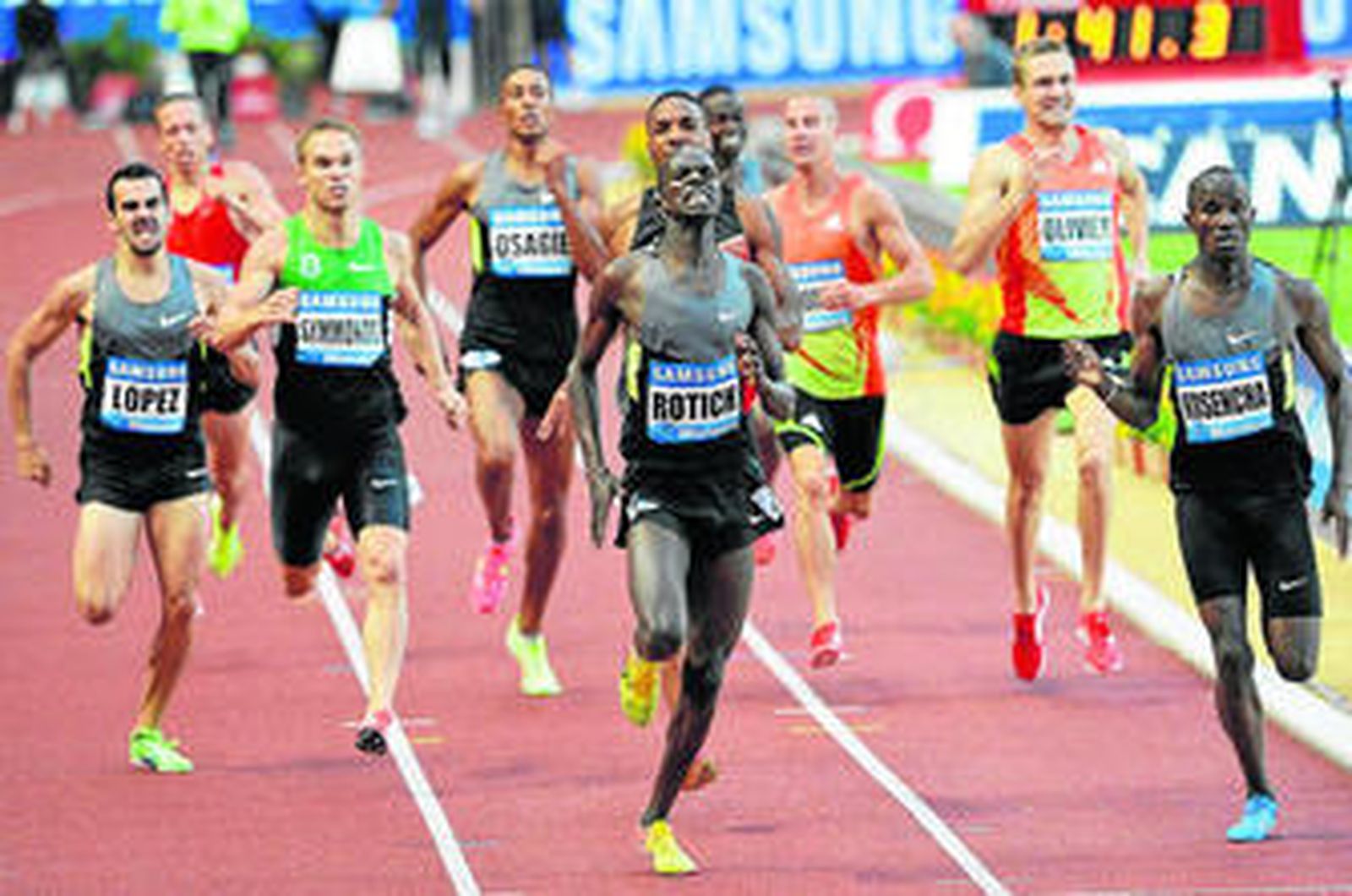Rotich, en el centro, gana los 800 de Montecarlo con Kevin López avanzando por la izquierda.