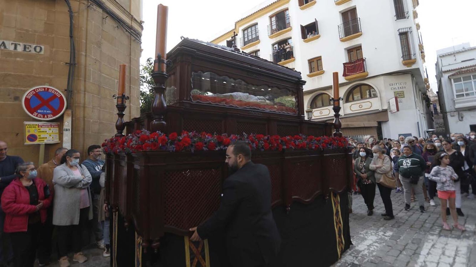 Las imágenes del Viernes Santo en Tarifa: El Santo Entierro
