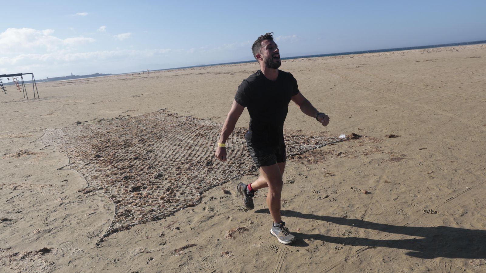 Carrera de obstáculos Adrenaline Race, en la playa de los Lances, en imágenes