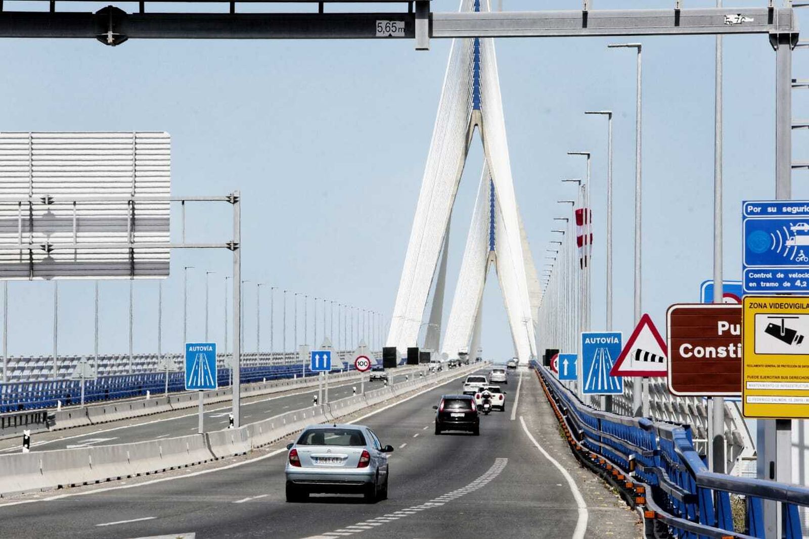 El segundo puente en una imagen de la mañana de este viernes.