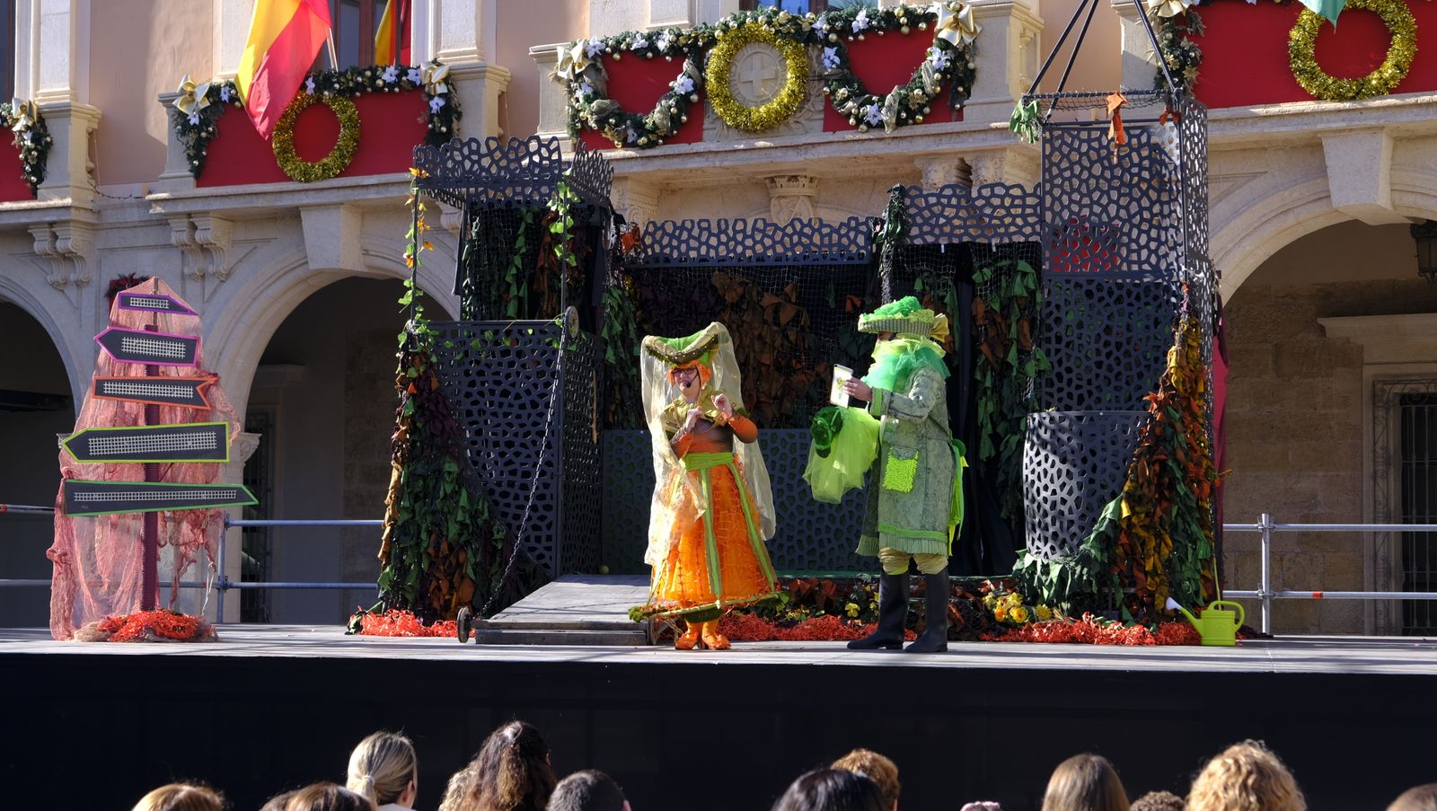 Imágenes del teatro infantil del navidad, en la Plaza Vieja de Almería
