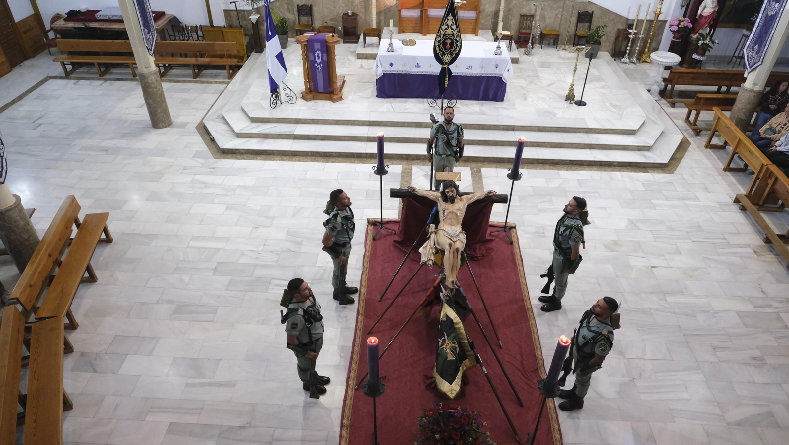 La Legión custodia el Cristo de la Buena Muerte en la Semana Santa de El Parador 2025