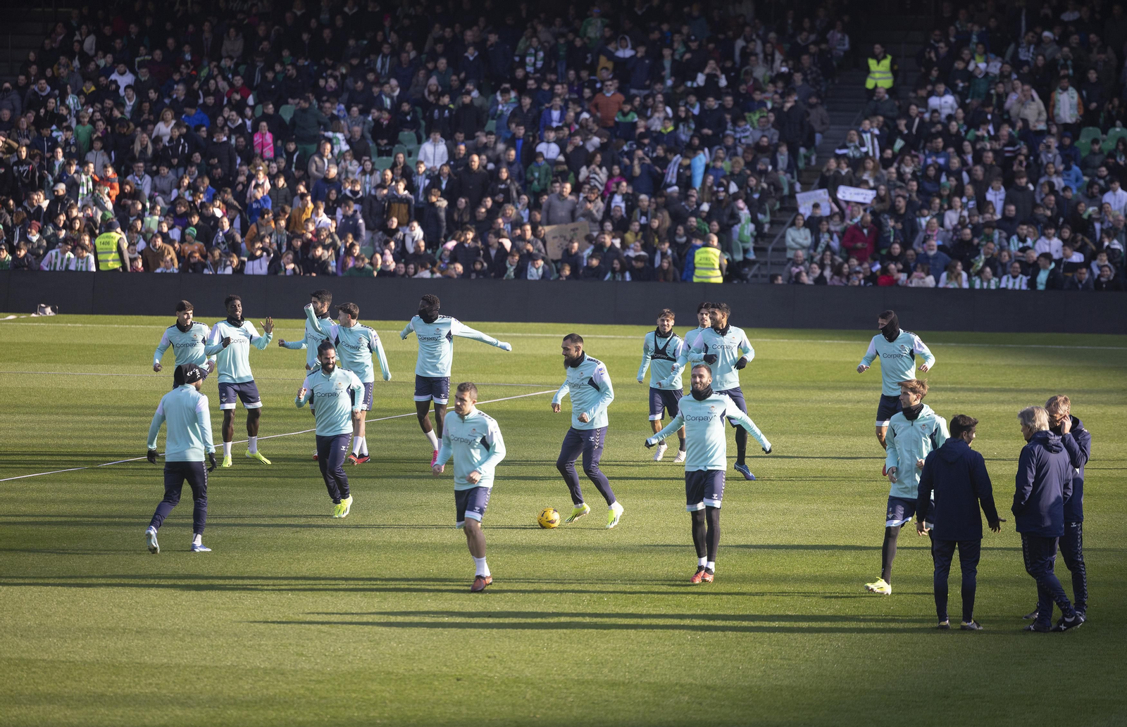 El entrenamiento del Betis a puerta abierta, todas las fotos