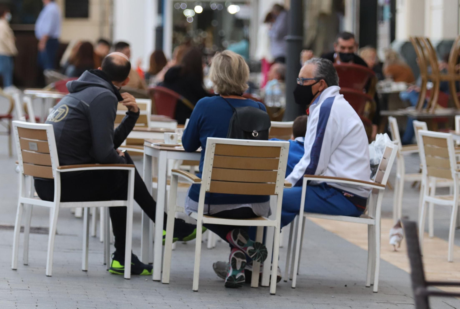 Imágenes del cierre de comercios bares y terrazas a causa de las nuevas restricciones por la Covid en Huelva