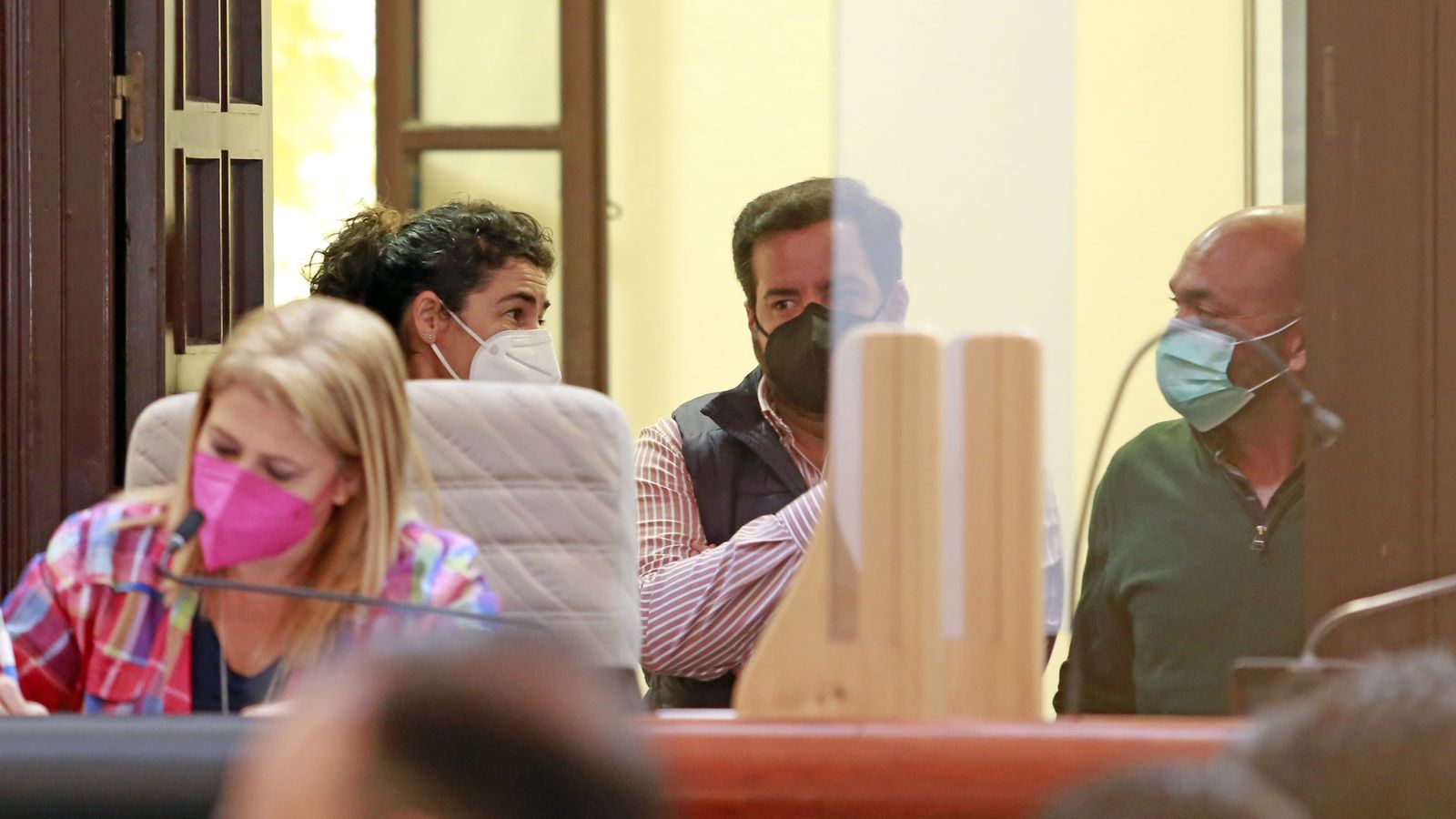 Los alcaldes de Guadalcacín, Estella y Torrecera, durante el pleno.