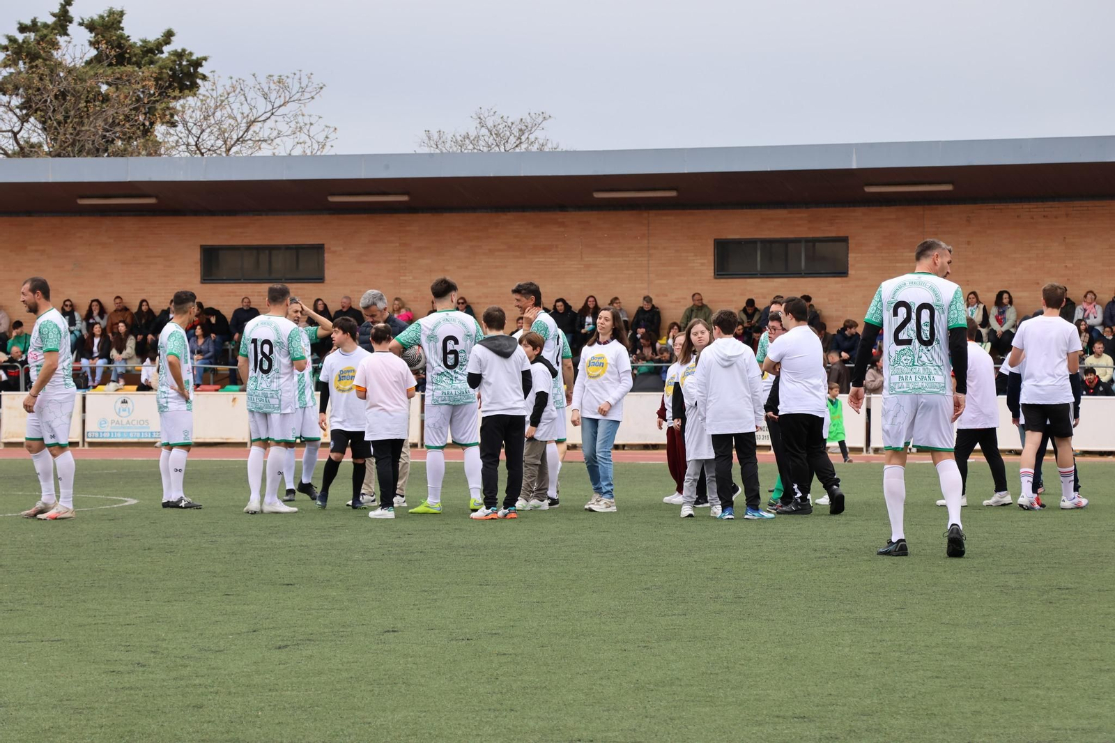 En imágenes: fútbol y arte se unen en Úbeda para apoyar a la Asociación Síndrome de Down Jaén