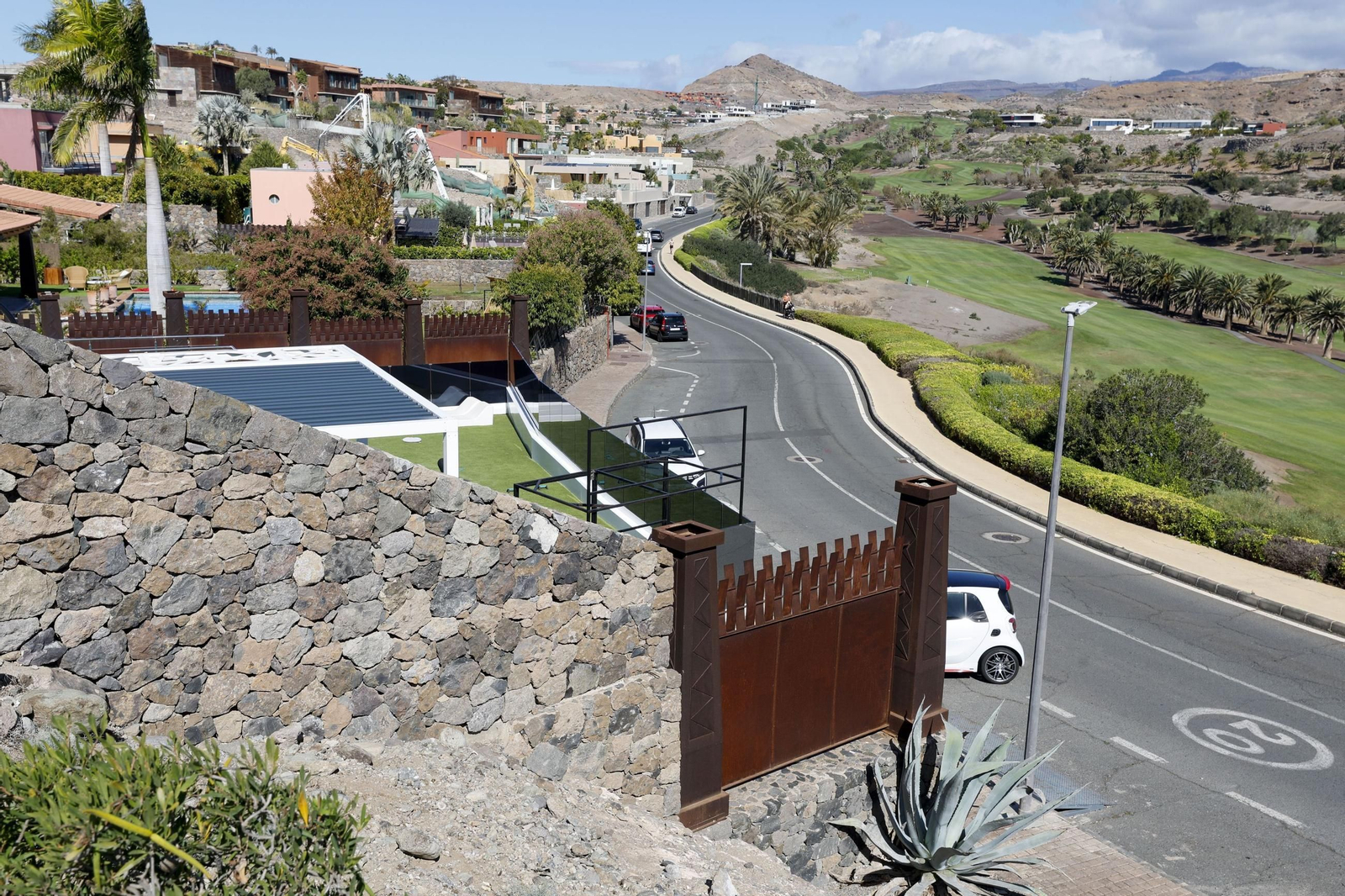La vivienda donde residen los familiares secuestrados de José Ramón A. C., ahora detenido en una operación antidrogas.