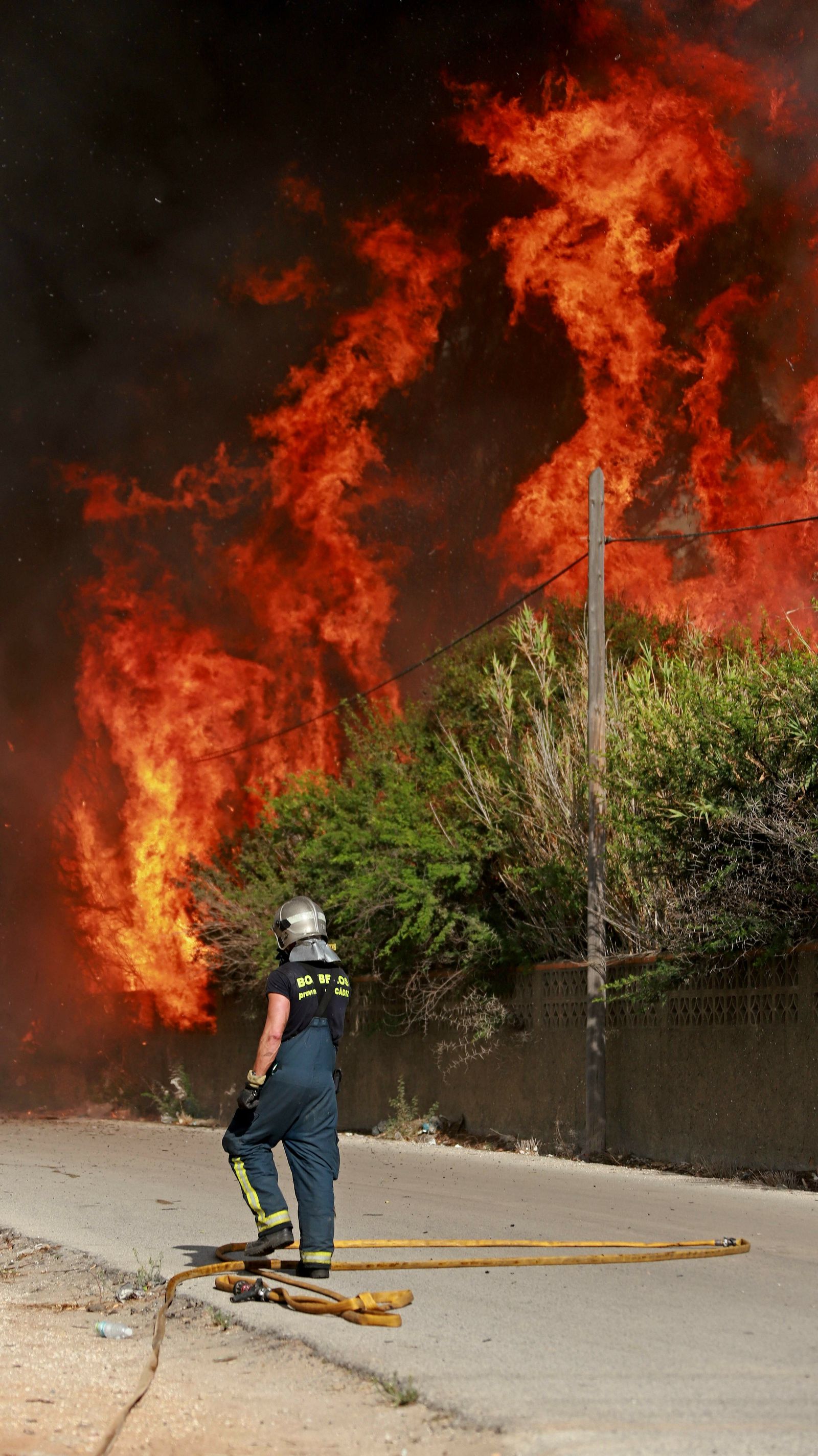 Incendio en el Camino de La Rana en La Línea