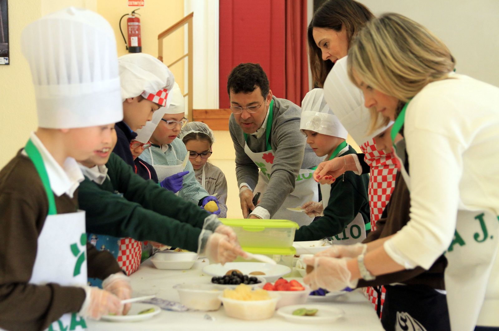 Imágenes del "Masterchef" realizado en las Teresianas con motivo de la celebración del 28-F