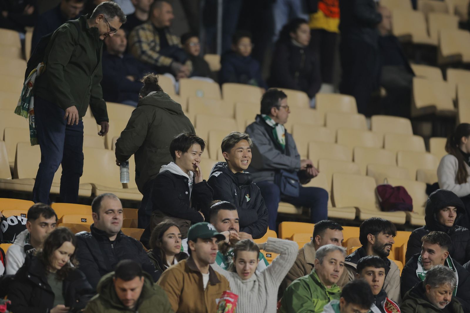 Buscate en las fotos del Betis - Feyenoord