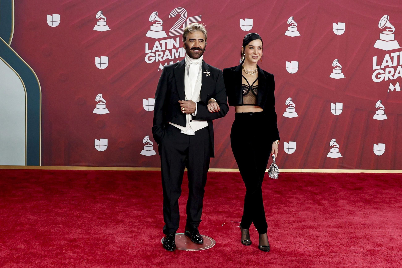 Todos los famosos, tendencias y curiosidades en la alfombra roja de la 25 edición de los Grammy Latinos