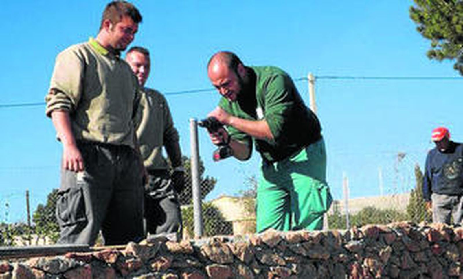 Los trabajadores del centro especial de empleo junto con su monitor.