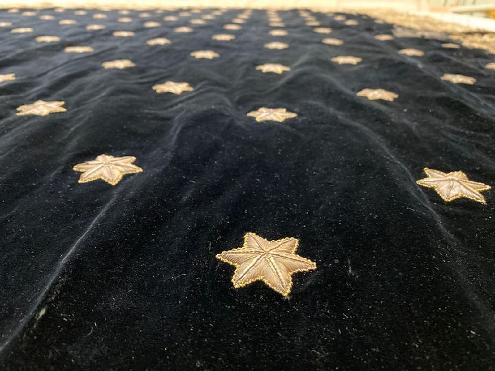 Imagen del manto de la Virgen, Patrona de Vera, que ah sido objeto de fijación y limpieza