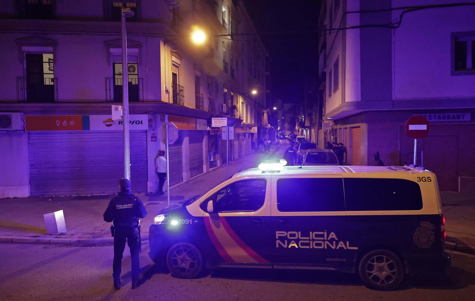Fotos del despliegue de la Policía Nacional en el barrio de La Caridad de Algeciras