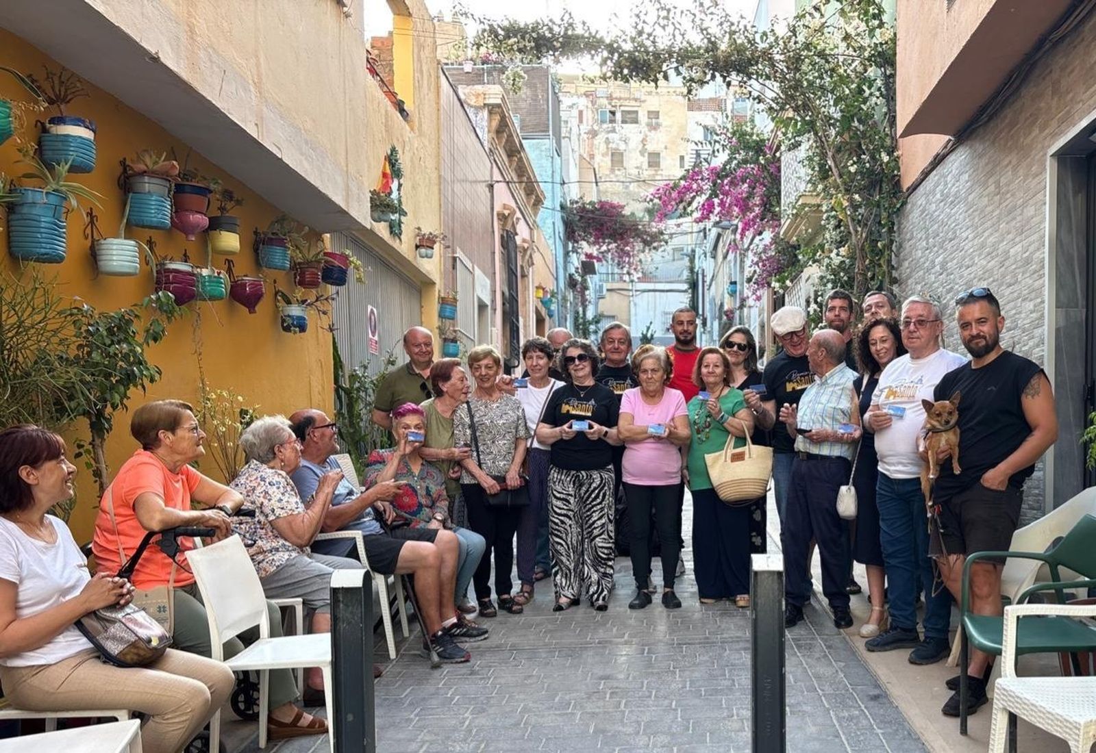 Reunión de los vecinos en su primera asamblea general
