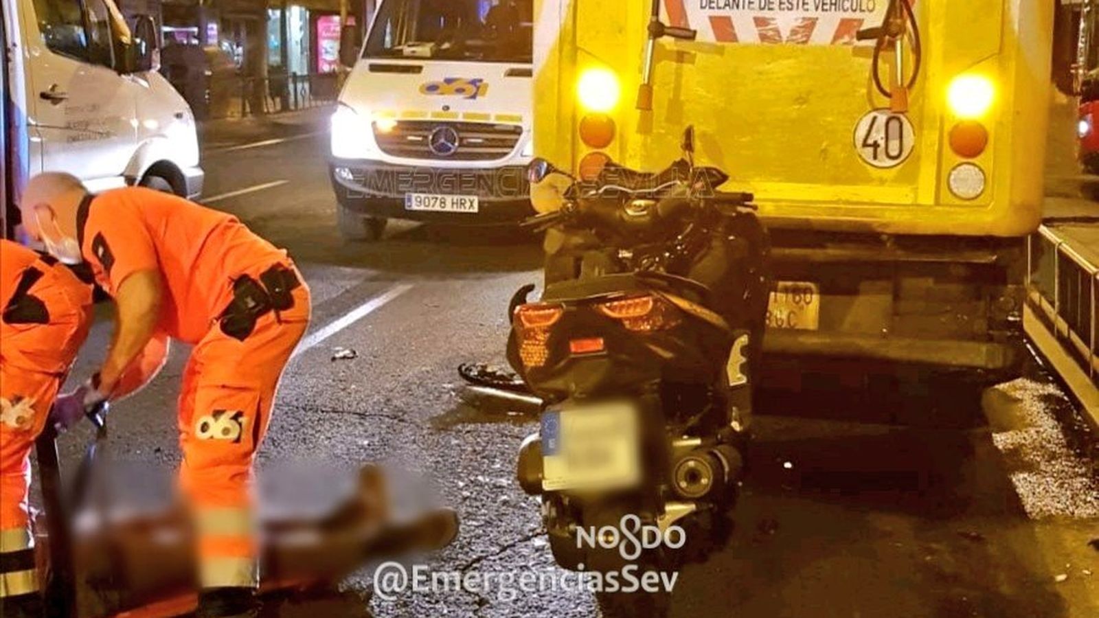 Un motorista resulta herido grave tras colisionar contra un vehículo de Lipasam