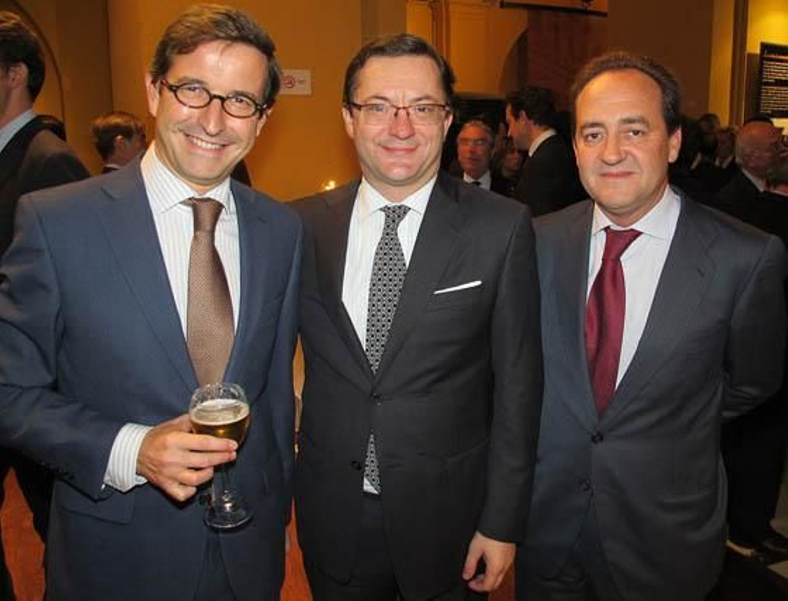 Jorge Paradela (Cruzcampo), Fernando Seco, director de Fundación Antares Foro y Rafael Bravo, consejero delegado de Grupo Gallardo.

Foto: Victoria Ramírez