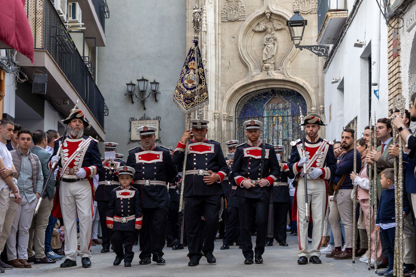 Los jiennenses arropan a las tres cofradías de la tarde en un Domingo de Ramos más caluroso de lo esperado (I)