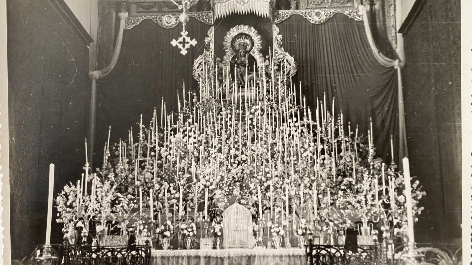 El altar de cultos de la Novena de 1958.