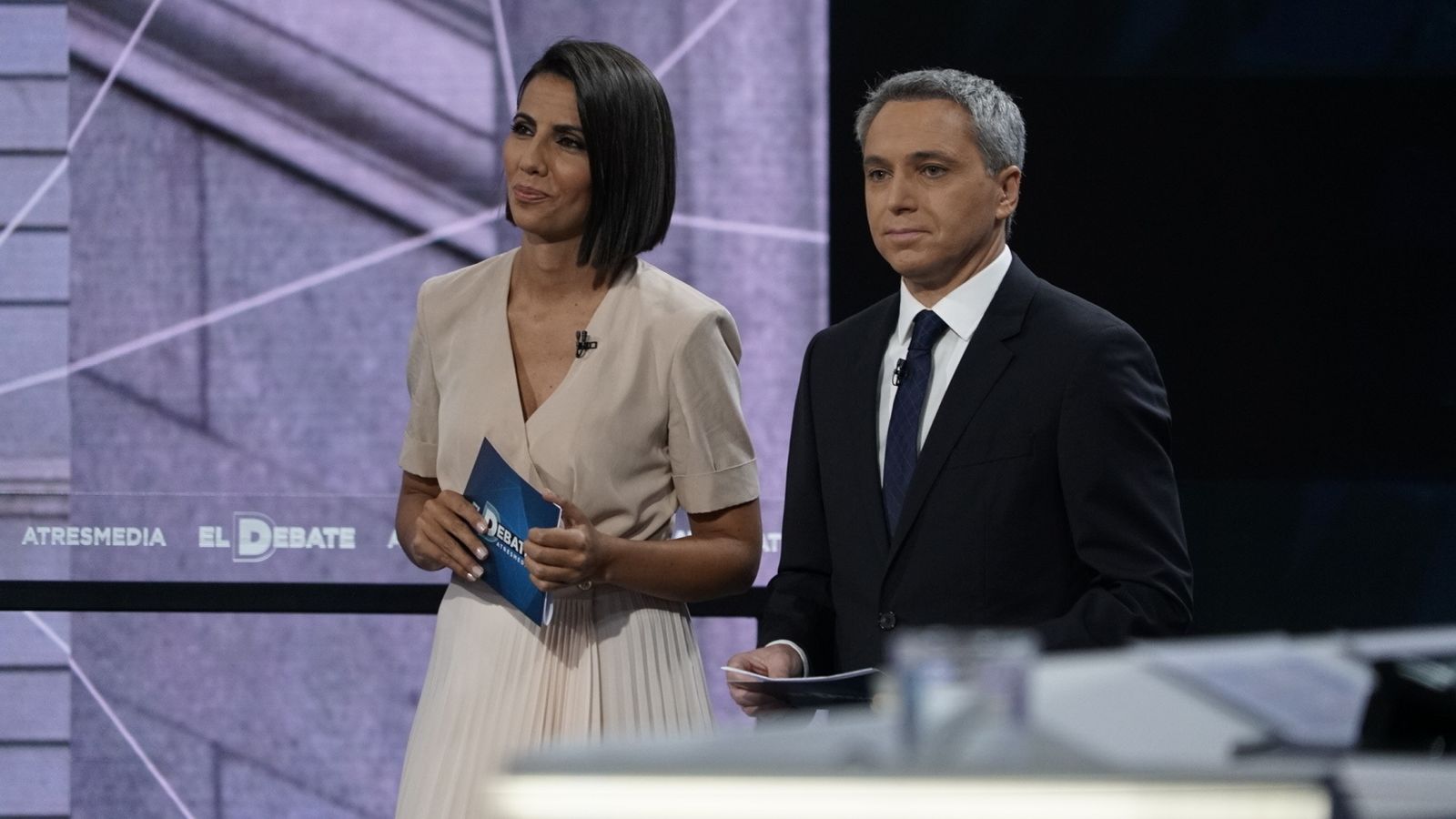 Ana Pastor y Vicente Vallés, los acertados y directos moderadores