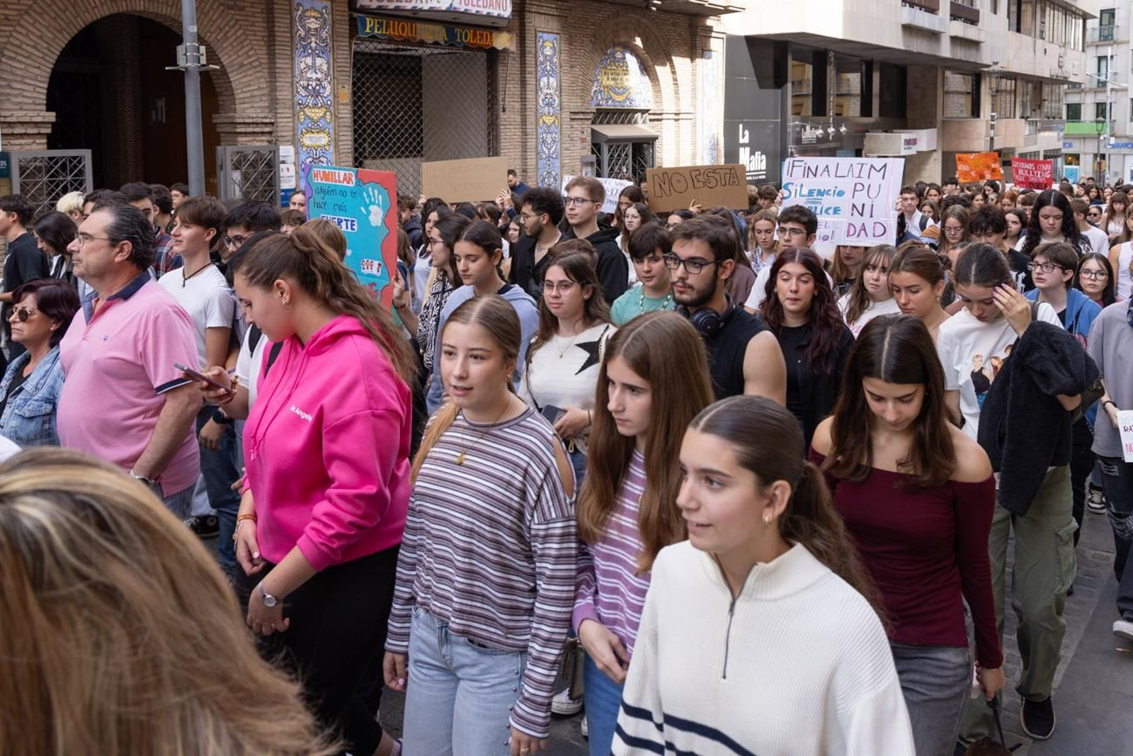 oncentración-manifestación en la plaza de la Constitución por la huelga de estudiantes por la víctima de acoso